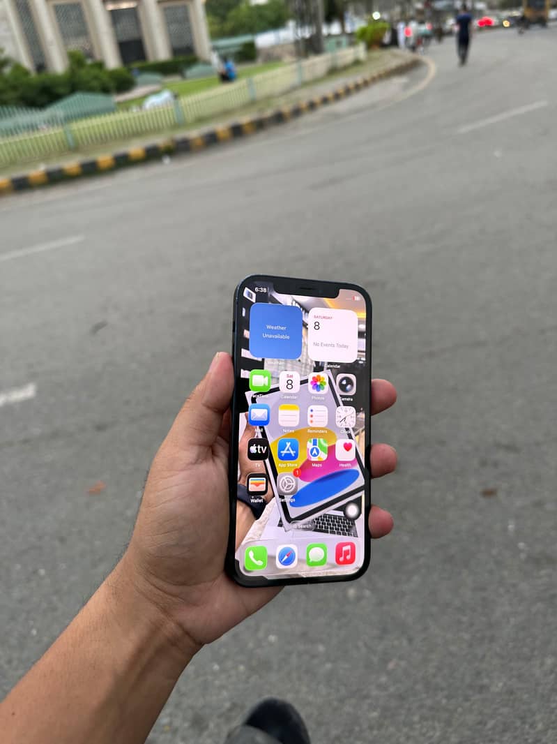 Apple iPhone 12 3