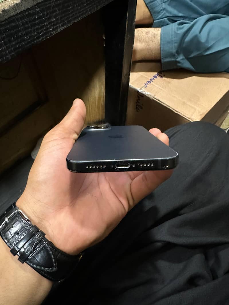 Apple iPhone 15 plus 4