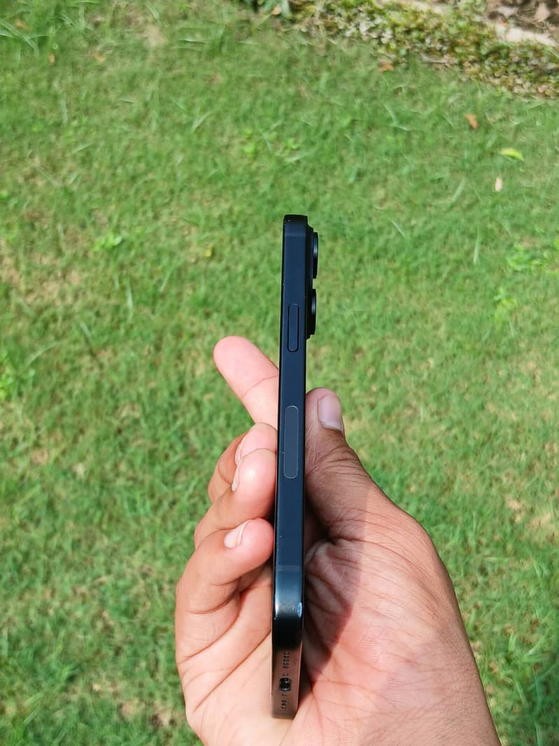 iPhone 15 8