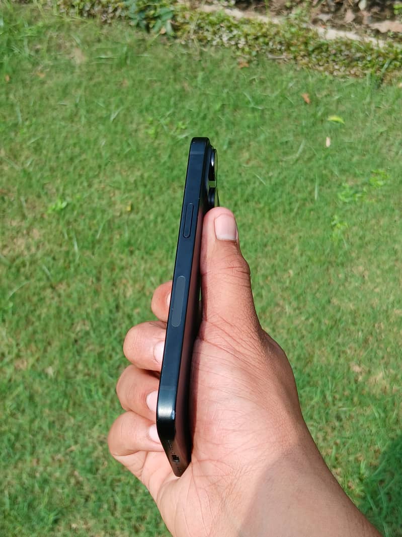 iPhone 15 11