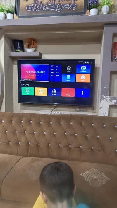55 inch Android center mein line hai