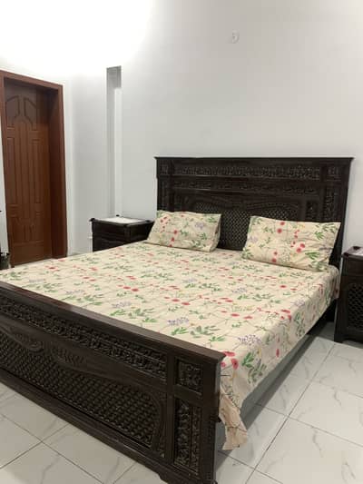Luxury Solid Wood King Size Bed Set with Dressing Table & Side Tables