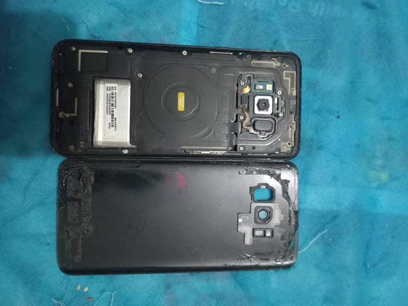 Samsung Mobile S8 panel 2