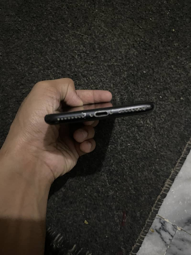 Apple iPhone 7 Plus 5