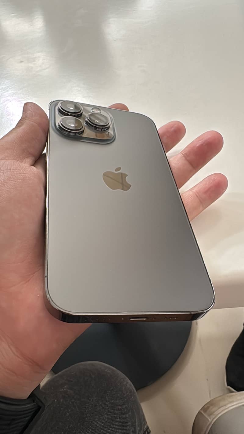 Apple iPhone 13 Pro 4