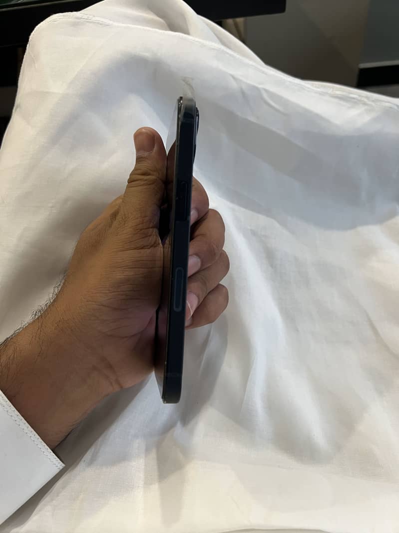 Apple iPhone 13 1
