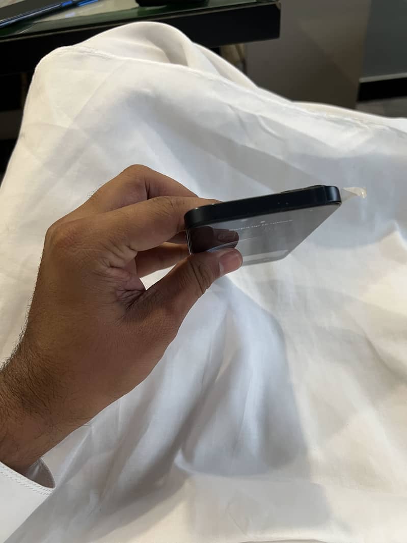 Apple iPhone 13 5