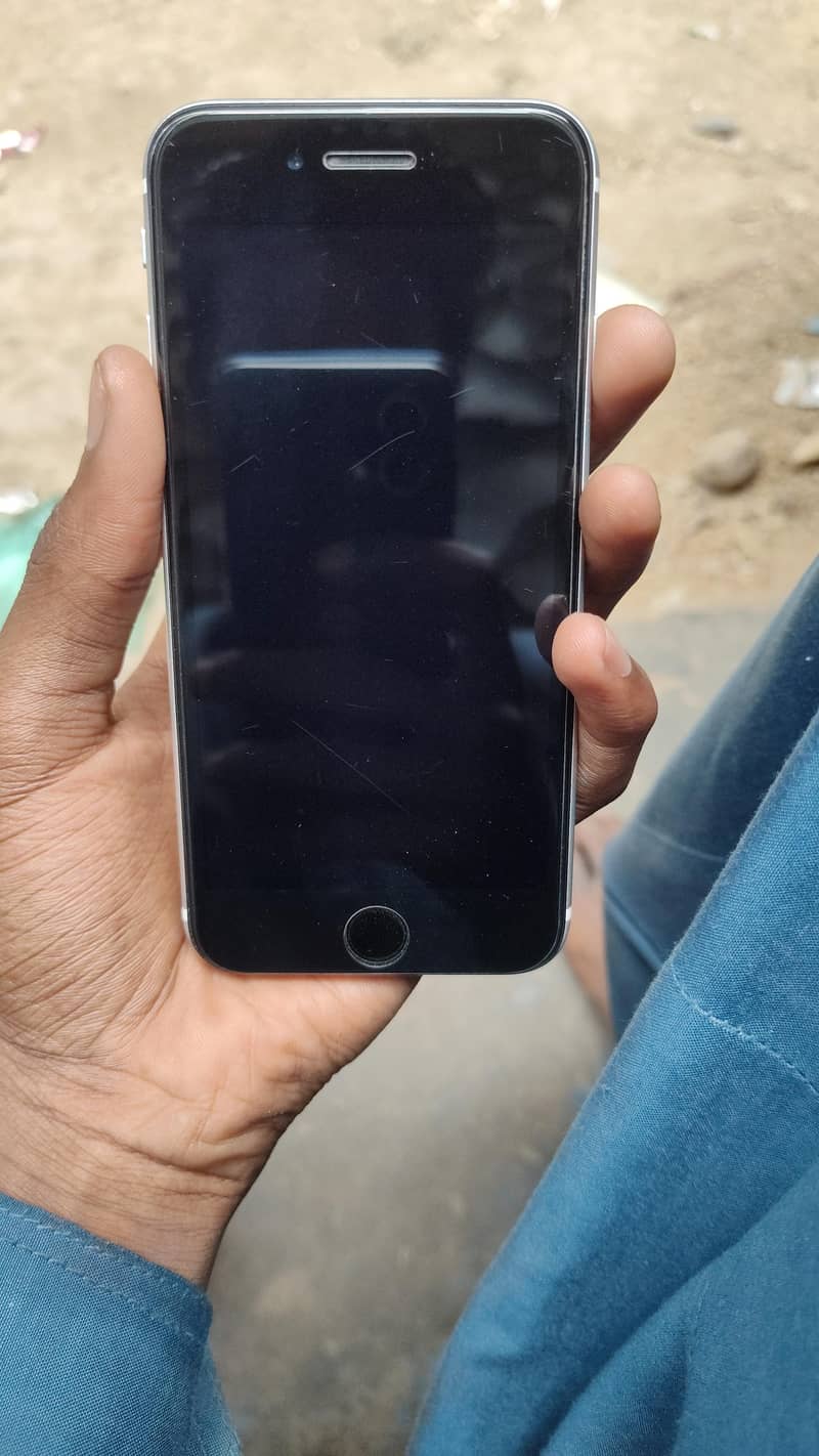 iPhone se2 6