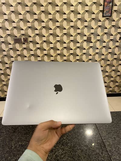 MacBook Pro 2017 (15” Inch)