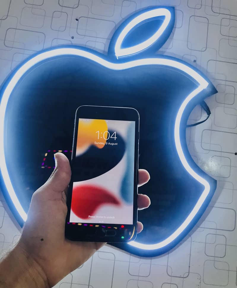 Apple iPhone 7 Plus 0