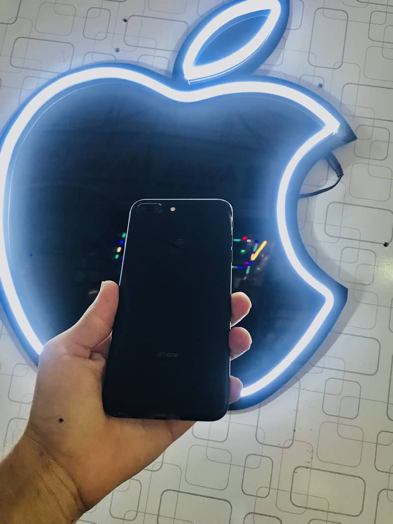 Apple iPhone 7 Plus 1