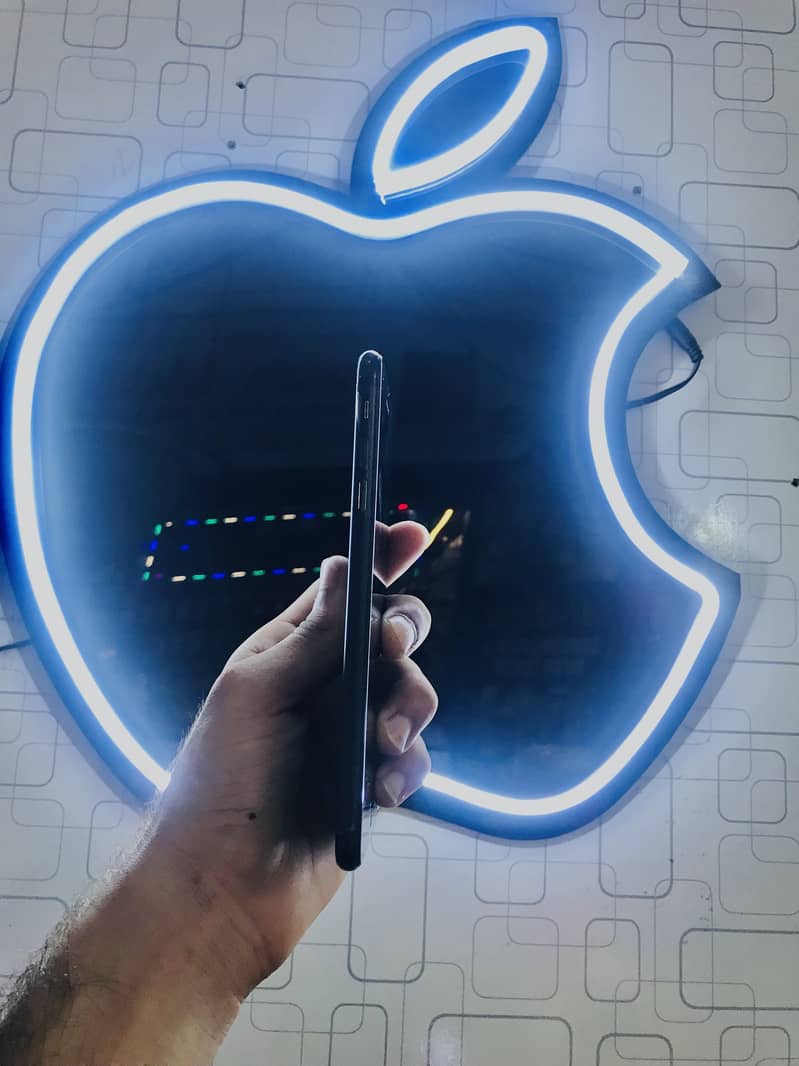 Apple iPhone 7 Plus 4