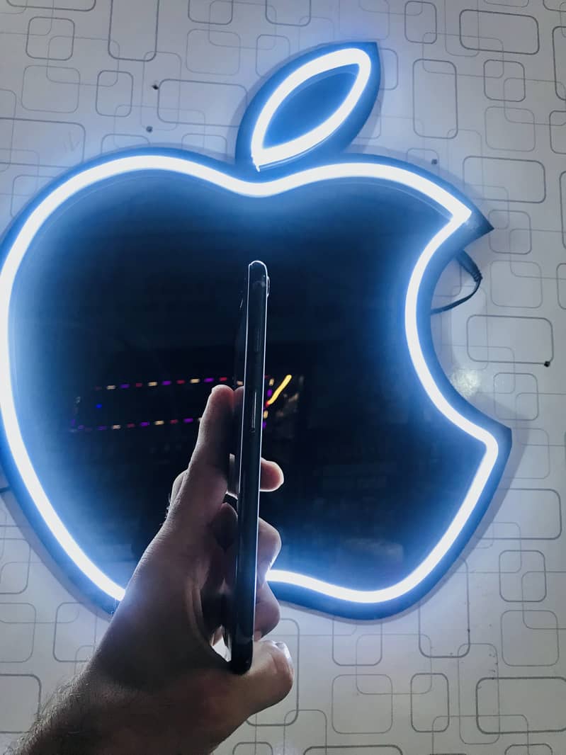 Apple iPhone 7 Plus 5