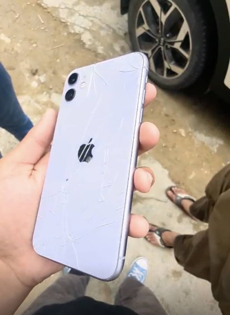 Apple iPhone 11 4