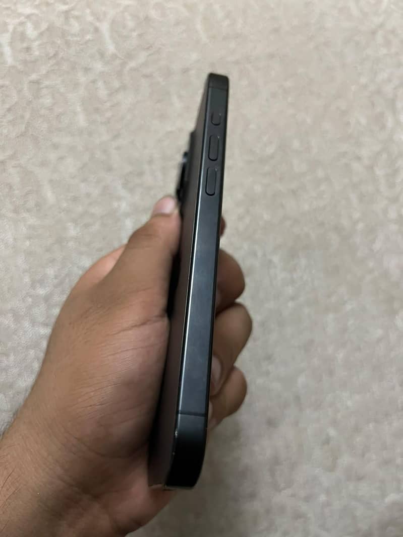 Apple iPhone 15 Pro 2
