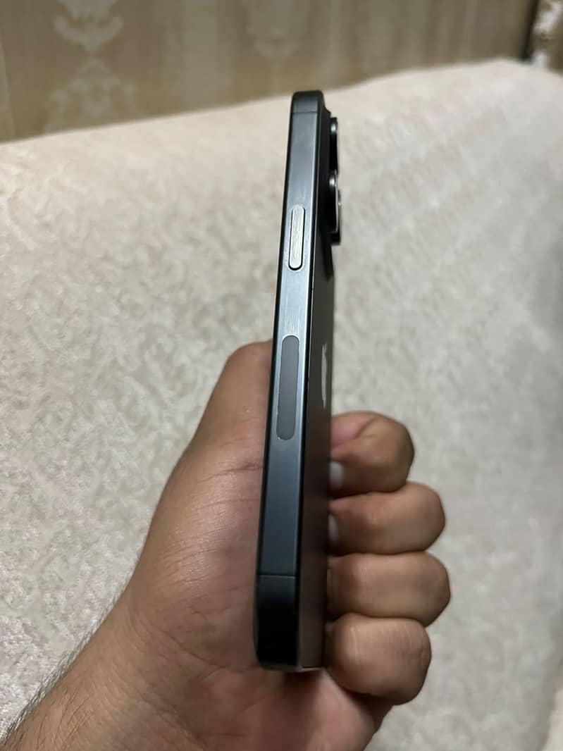 Apple iPhone 15 Pro 3
