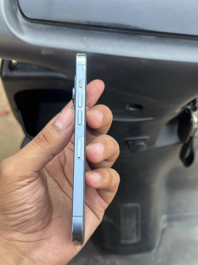 Apple iPhone 13 Pro 2