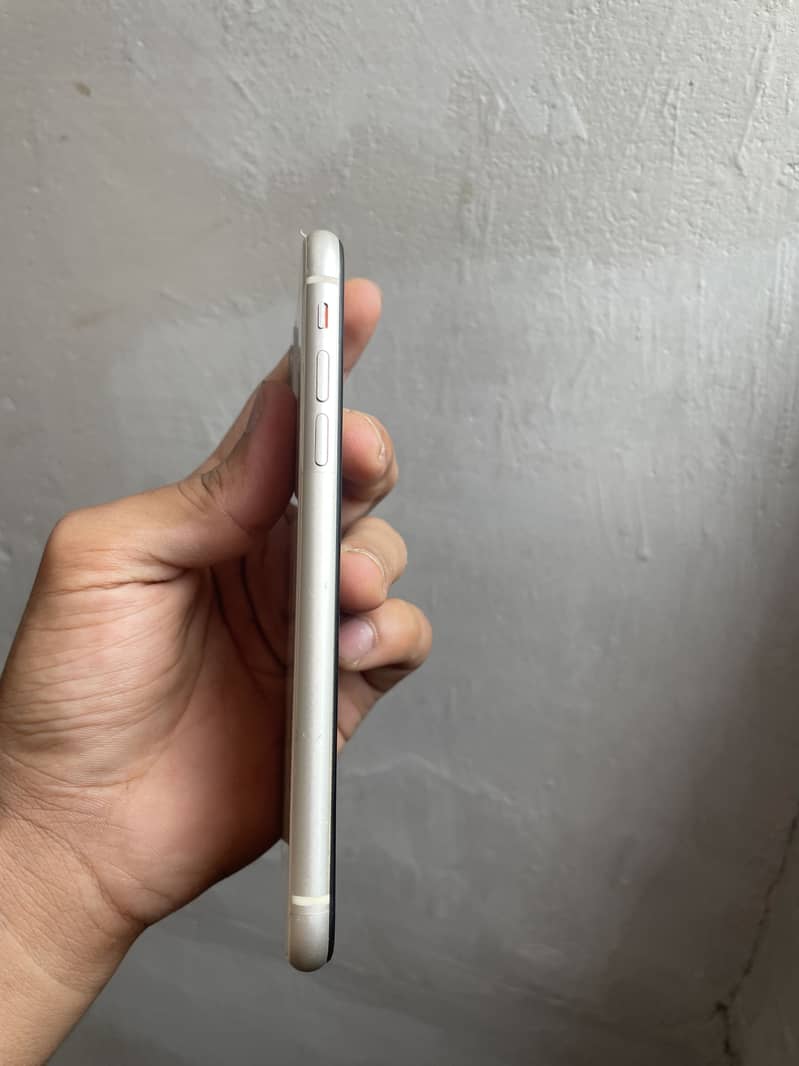 Apple iPhone 11 0