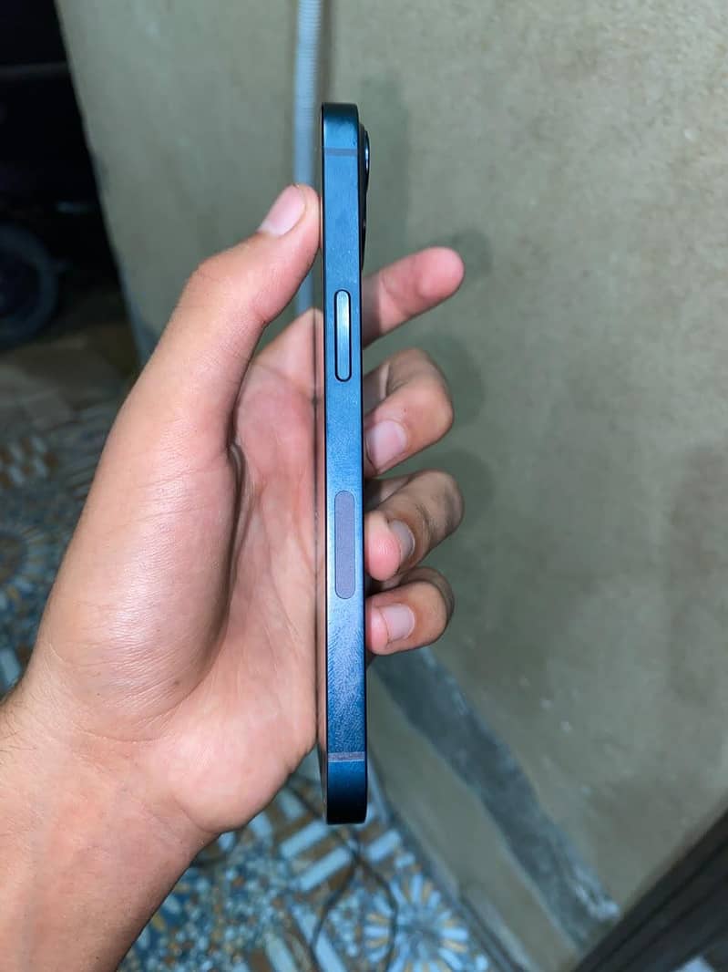 Apple iPhone 13 7