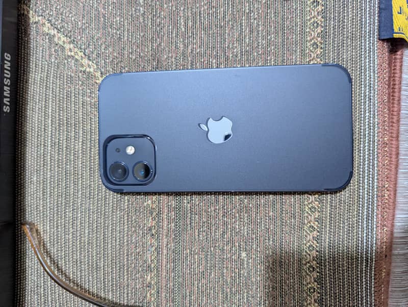 Apple iPhone 12 4