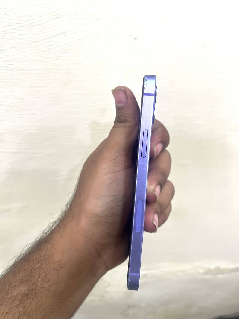 Apple iPhone 12 6