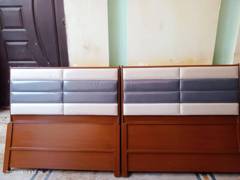 2 single beds 0