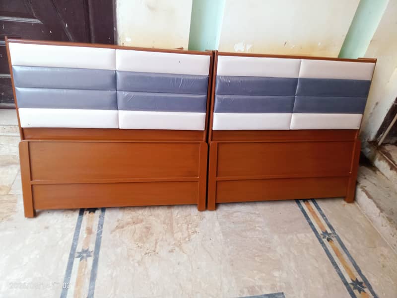 2 single beds 4