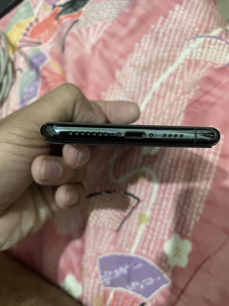 Apple iPhone 11 Pro Max 2