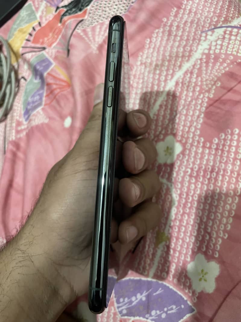 Apple iPhone 11 Pro Max 3