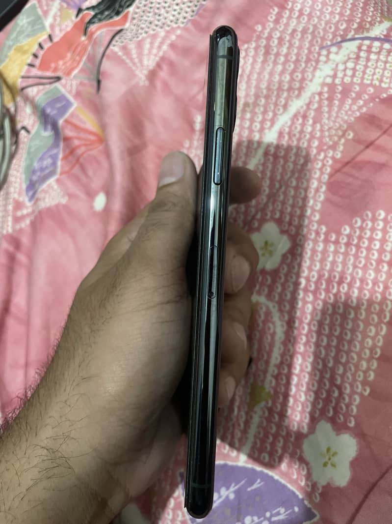 Apple iPhone 11 Pro Max 7