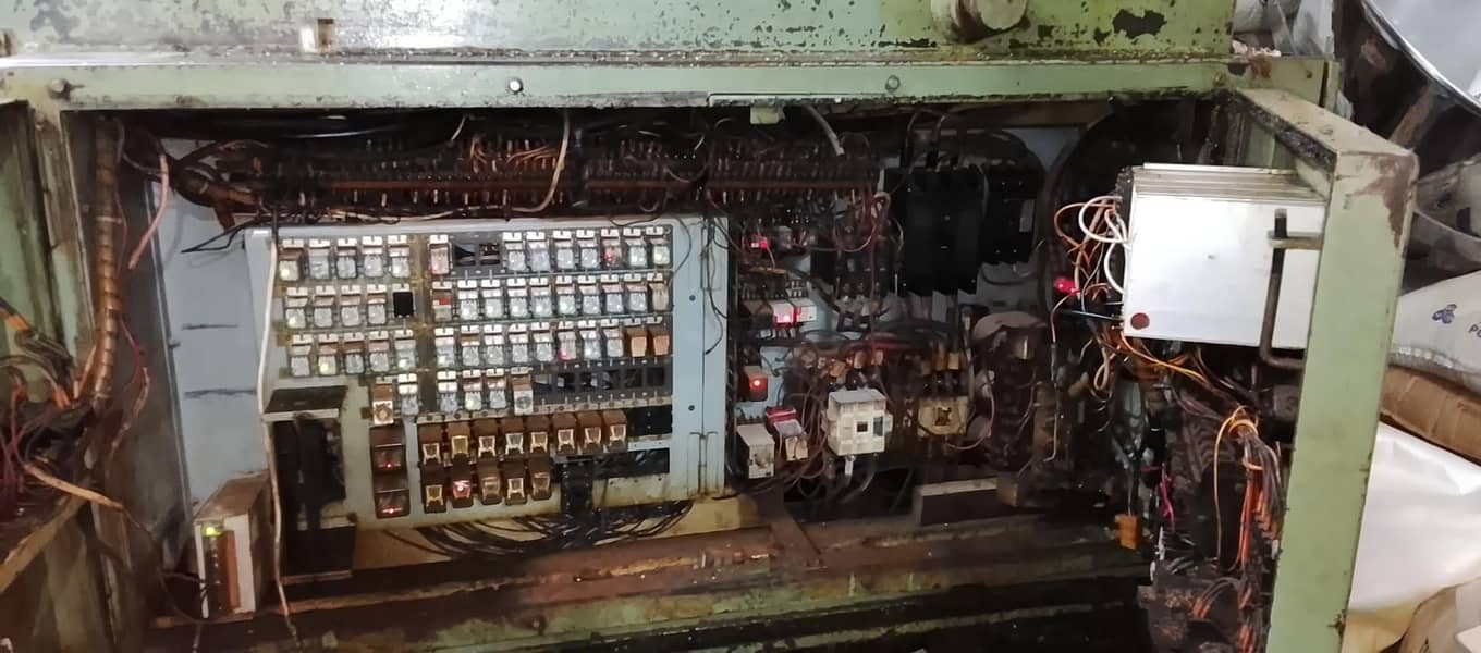 Injection Molding Machine 1