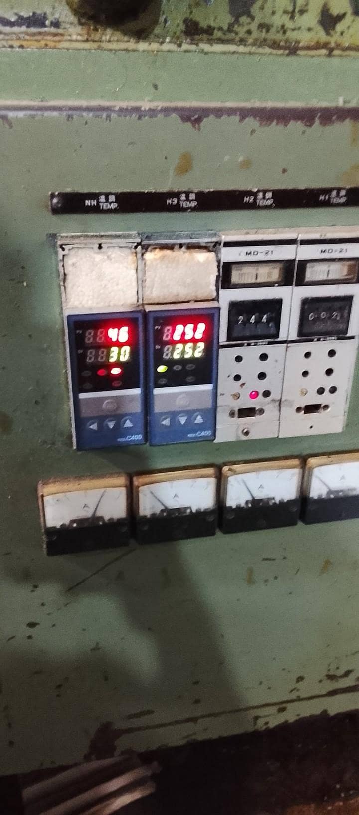 Injection Molding Machine 7