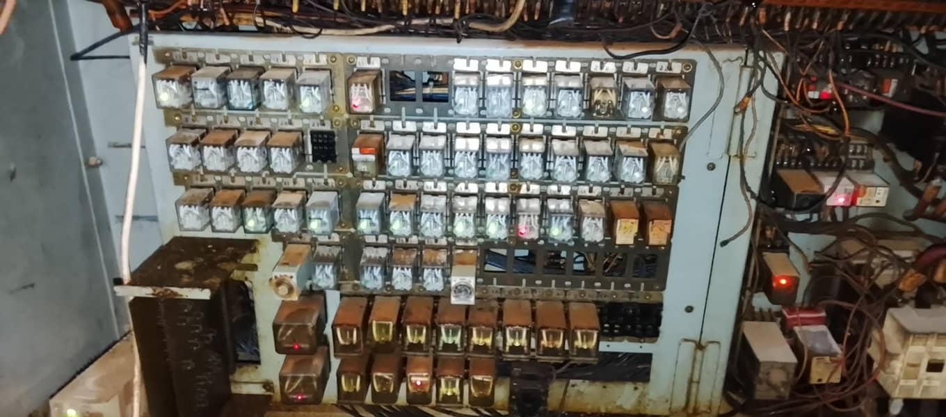 Injection Molding Machine 8