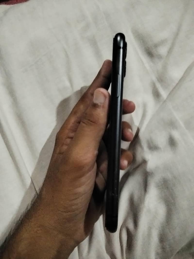 Apple iPhone 11 3