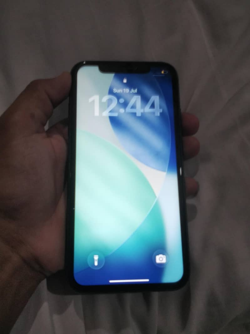 Apple iPhone 11 4