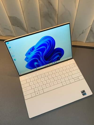 Dell XPS 9320 Corei7 13th gen