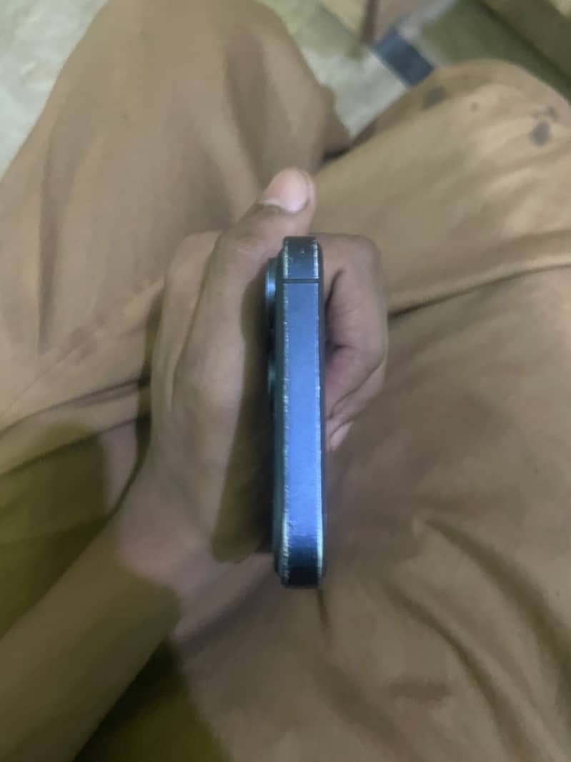 Apple iPhone 11 7