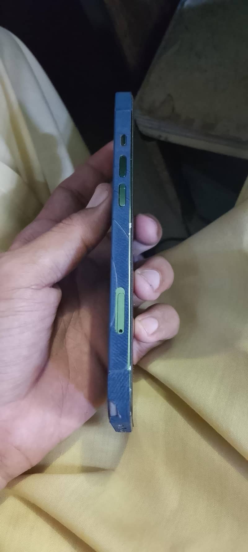 Apple iPhone 13 4