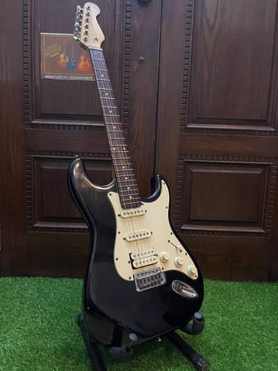 Electric guitar in new condition 10by10 All working