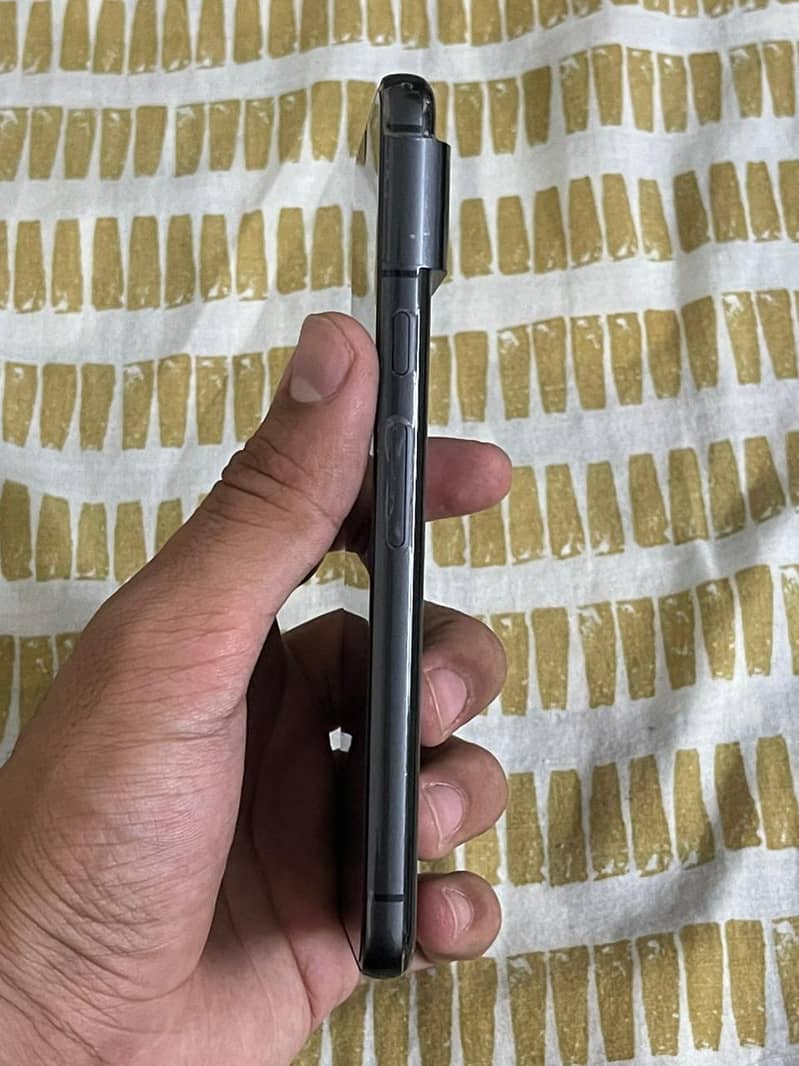 Google Pixel 8 4