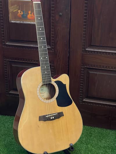 kapok guitar jambo size in new condition