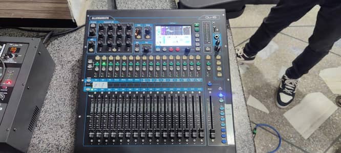 Allen heath qu16 digital consul