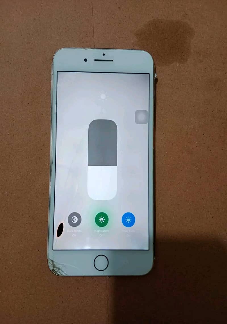 Apple iPhone 8 Plus 3