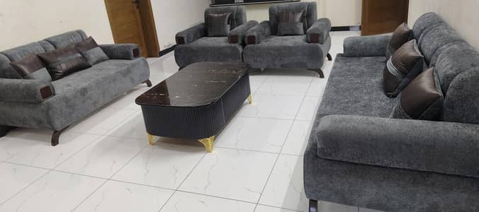 Sofa set 7 seater New neat and clean condition