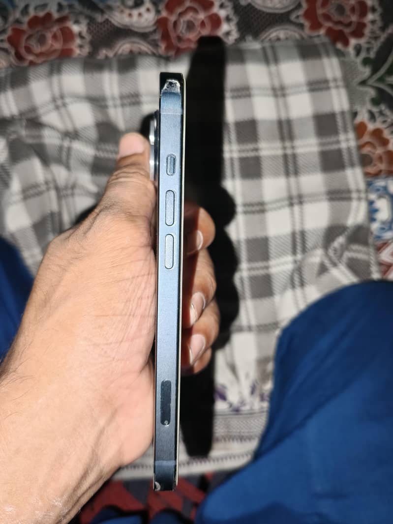 Apple iPhone 13 3