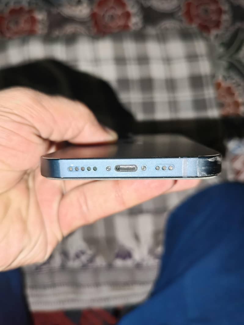 Apple iPhone 13 4