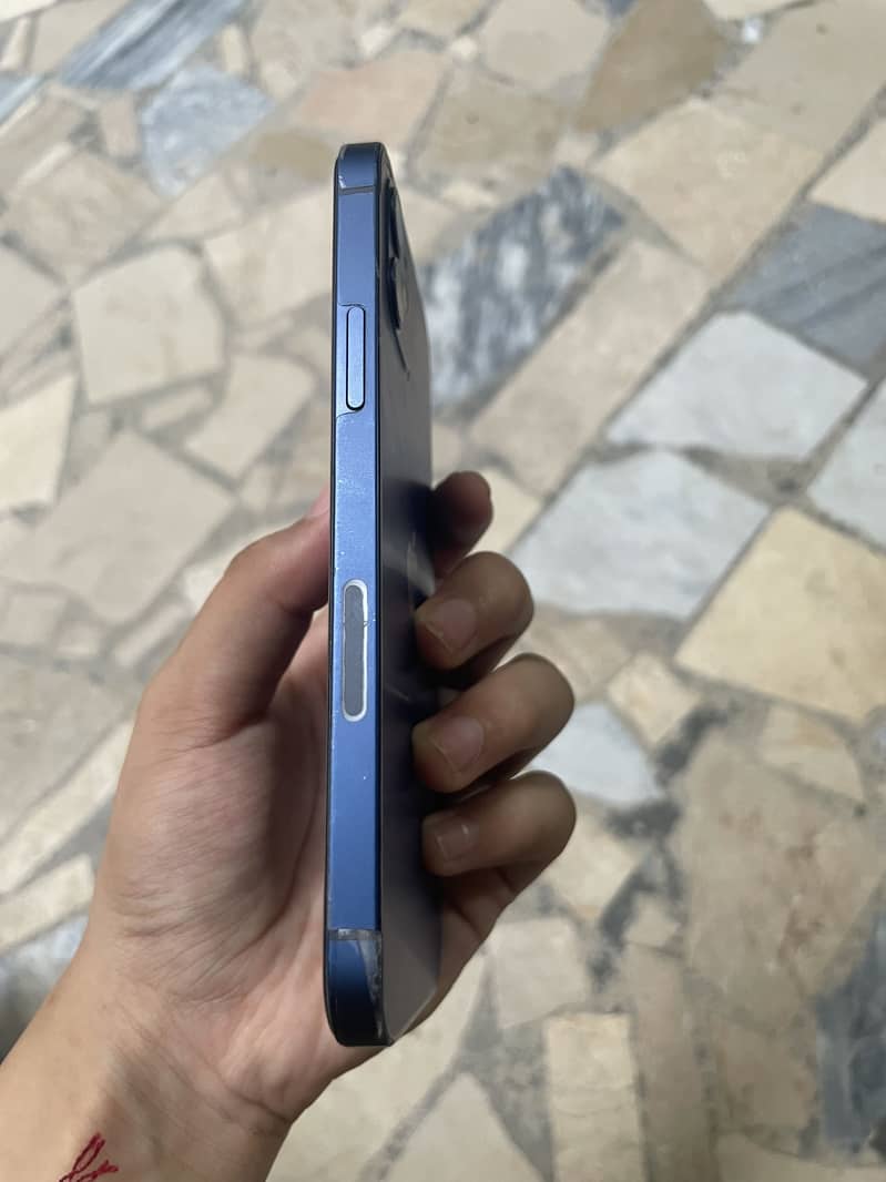 Apple iPhone 12 3