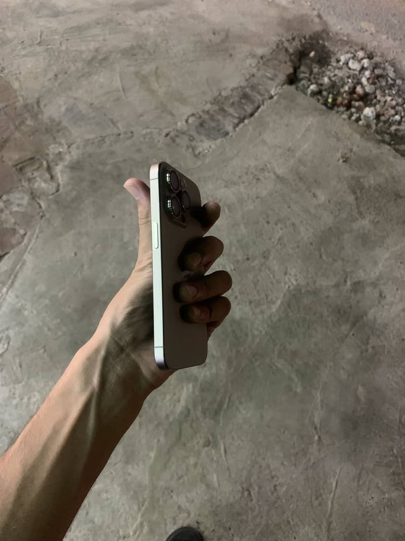 Apple iPhone 15 Pro 3