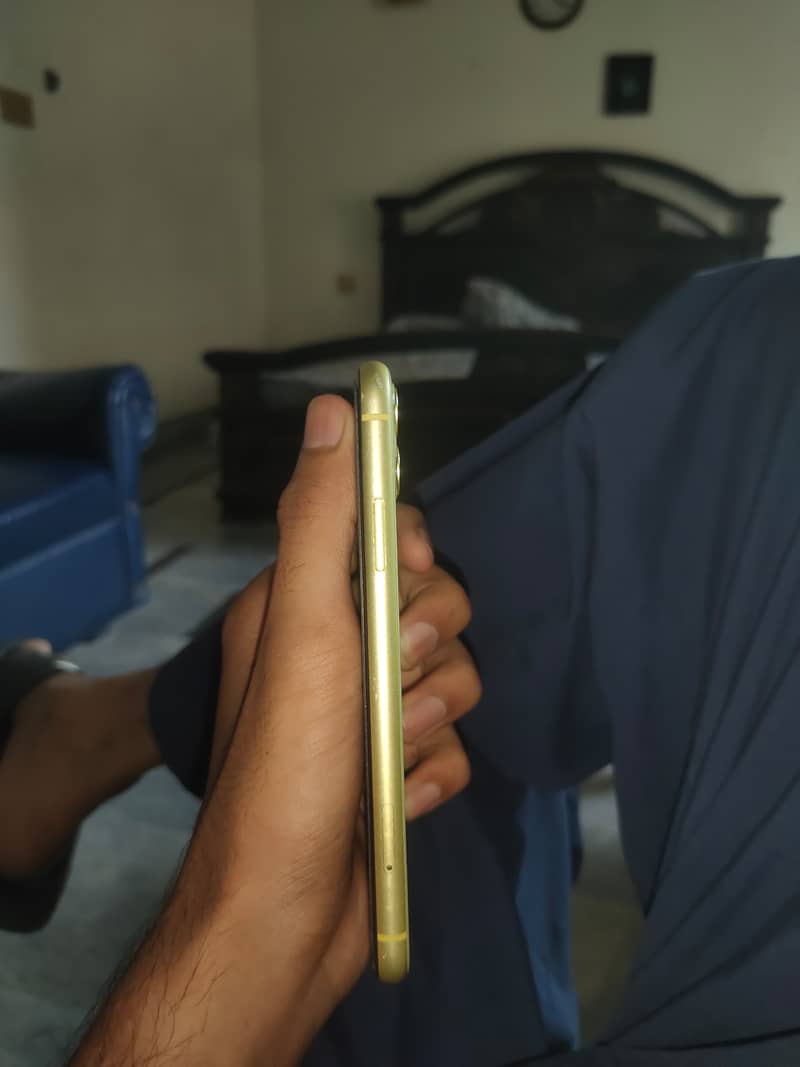 Apple iPhone 11 3