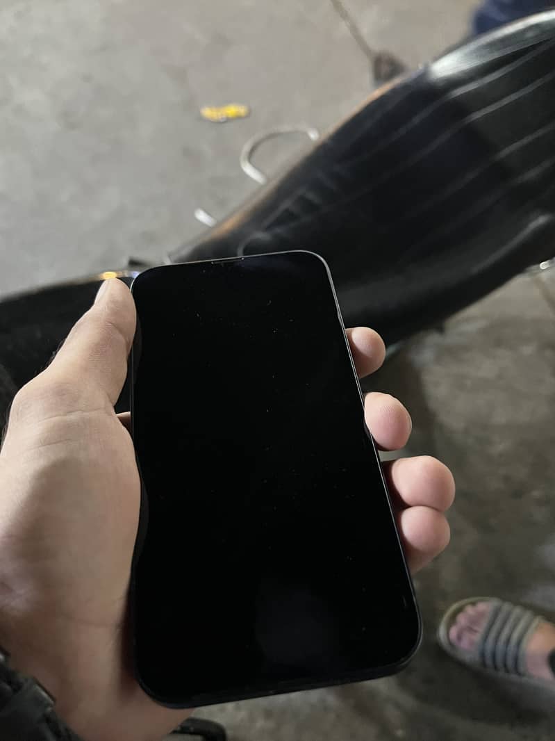 Apple iPhone 13 1